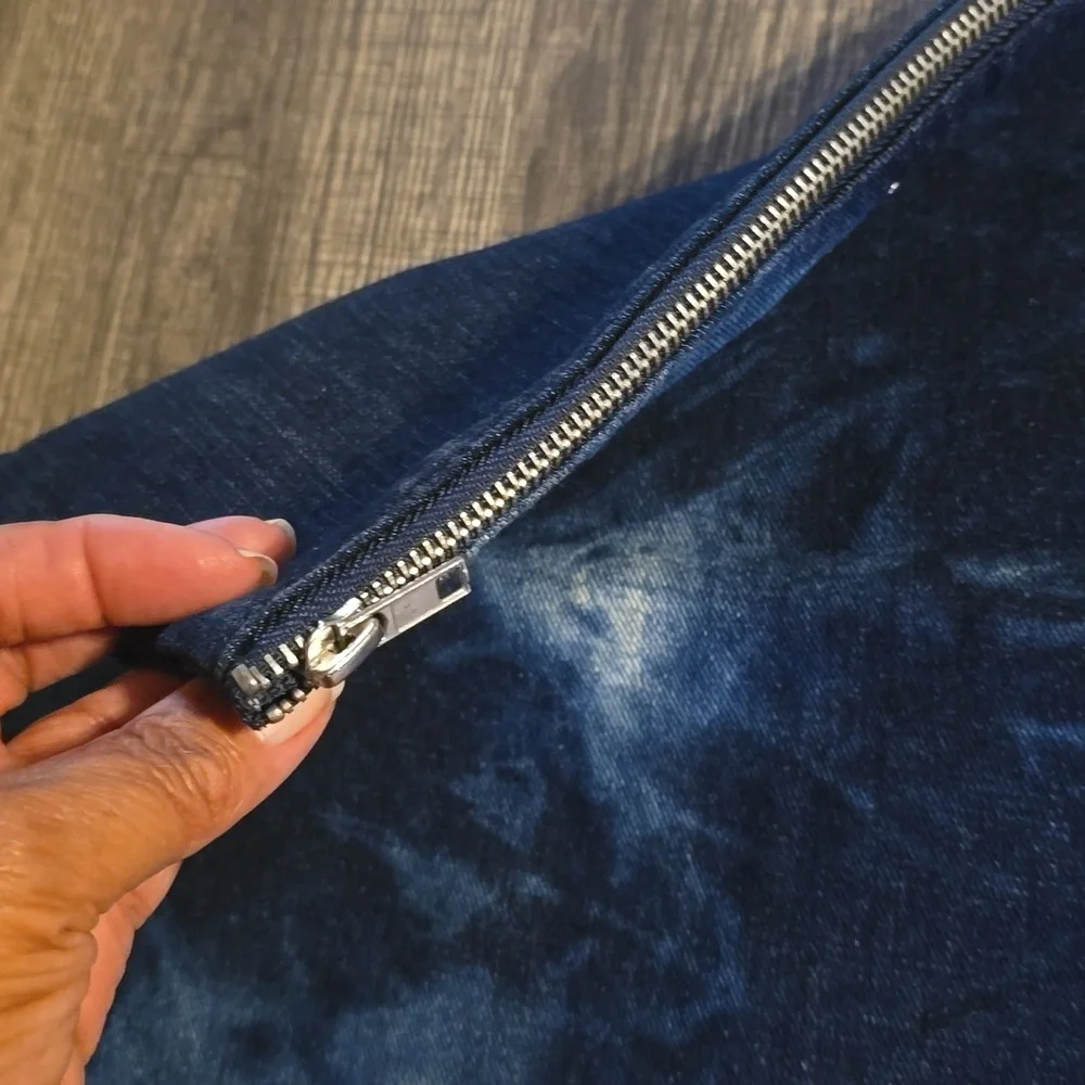 Code Blue Pouch - Picture 3 of 5